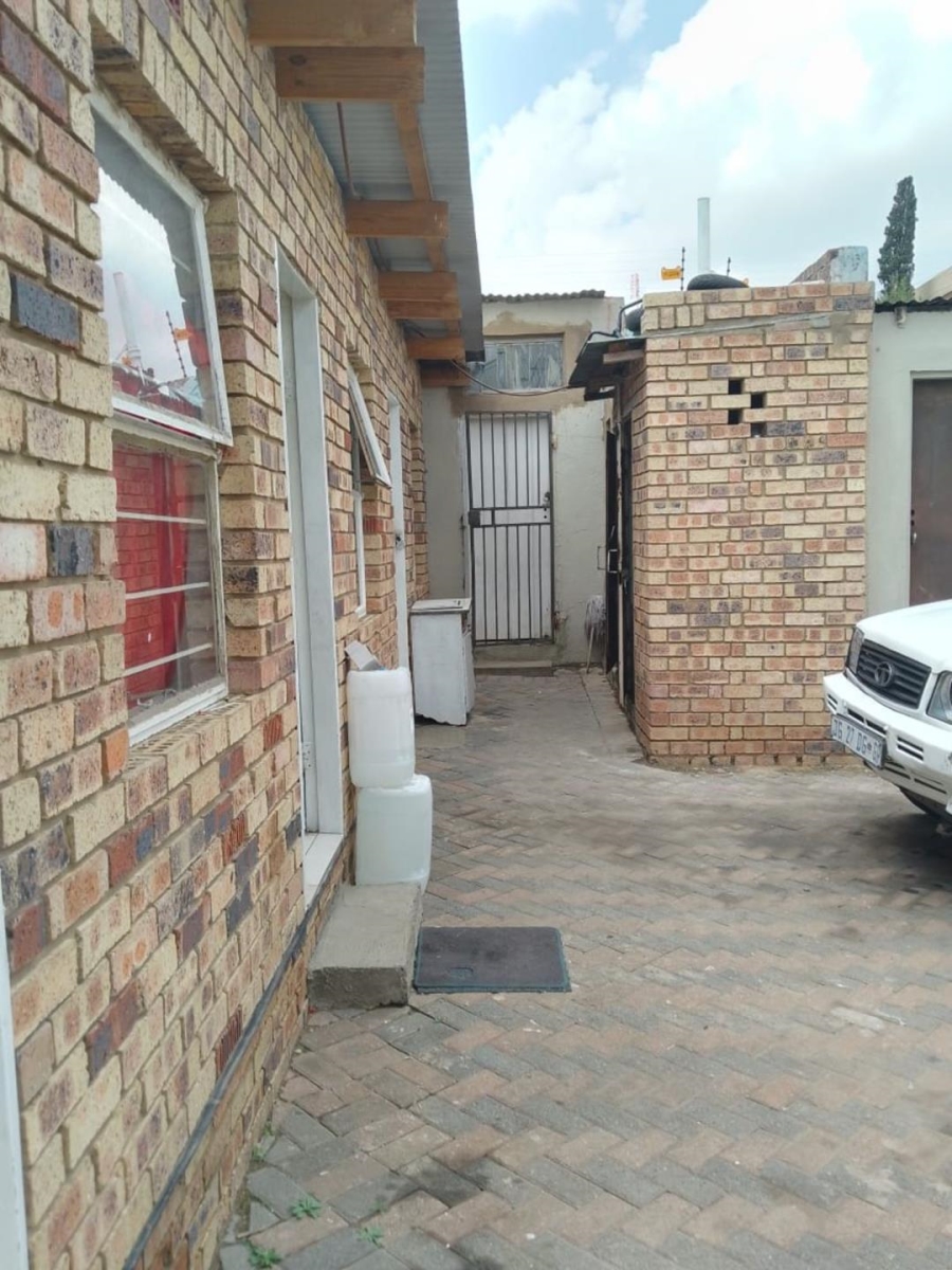 7 Bedroom Property for Sale in Rosettenville Gauteng