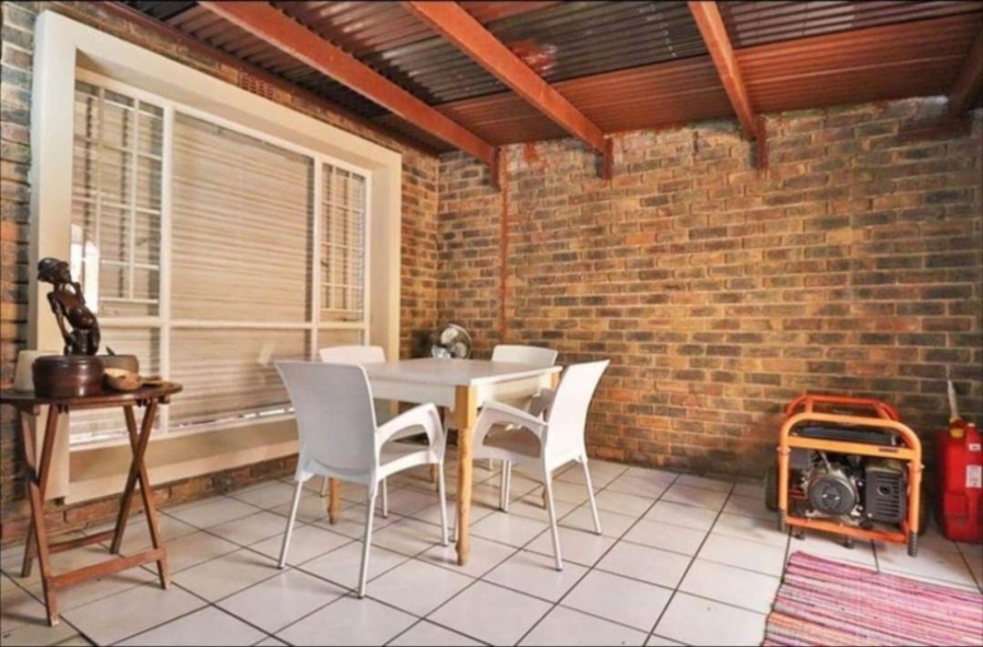 2 Bedroom Property for Sale in Bonaero Park Gauteng