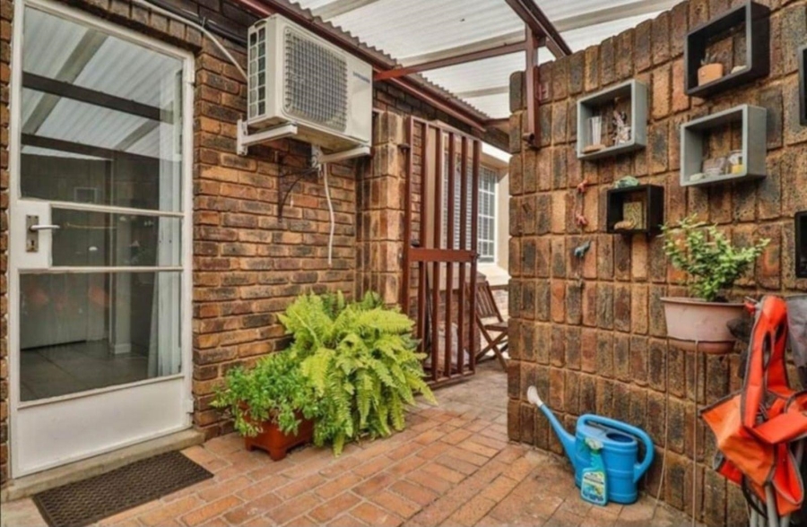 2 Bedroom Property for Sale in Bonaero Park Gauteng