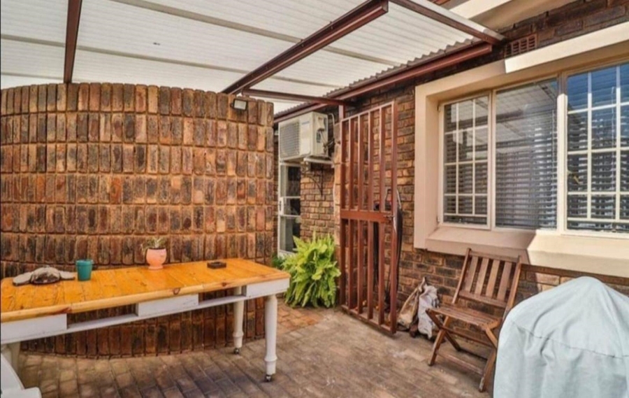 2 Bedroom Property for Sale in Bonaero Park Gauteng