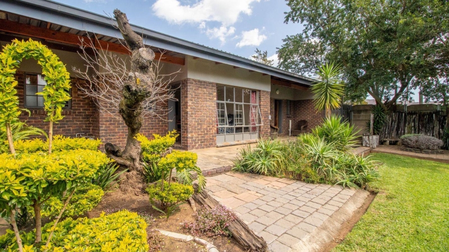 4 Bedroom Property for Sale in Aston Manor Gauteng