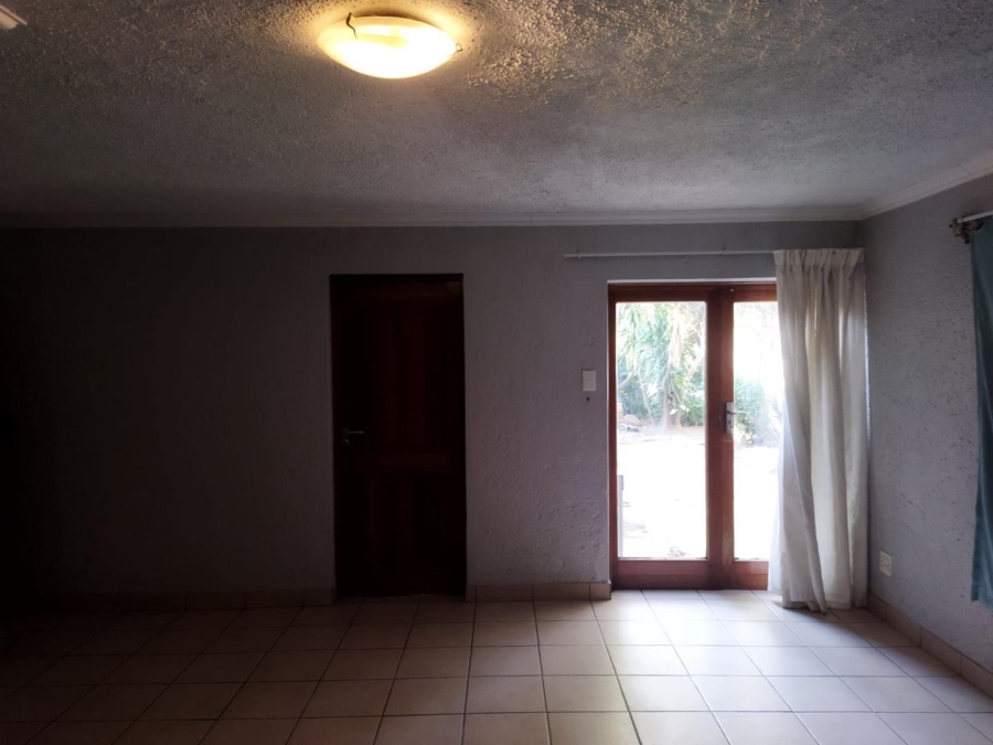 5 Bedroom Property for Sale in Dowerglen Ext 5 Gauteng