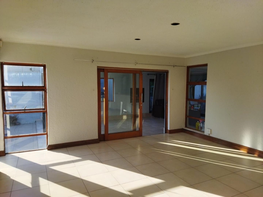 5 Bedroom Property for Sale in Dowerglen Ext 5 Gauteng
