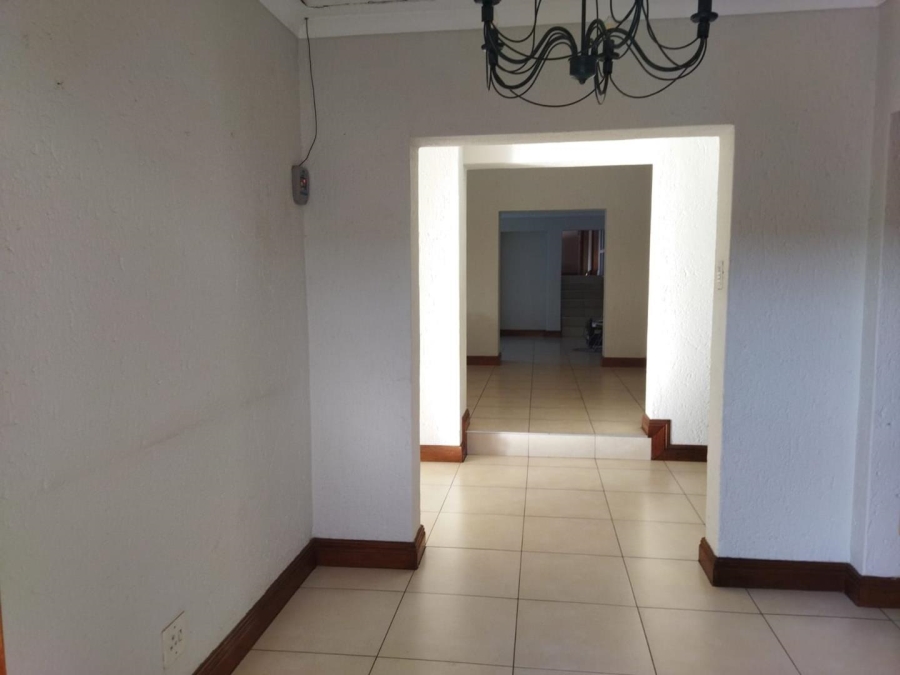 5 Bedroom Property for Sale in Dowerglen Ext 5 Gauteng