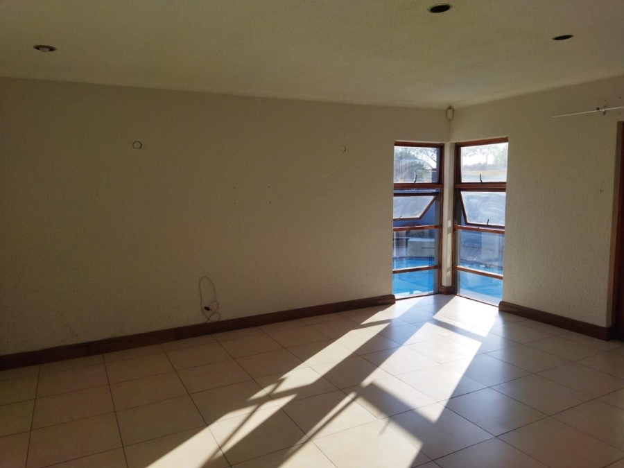5 Bedroom Property for Sale in Dowerglen Ext 5 Gauteng