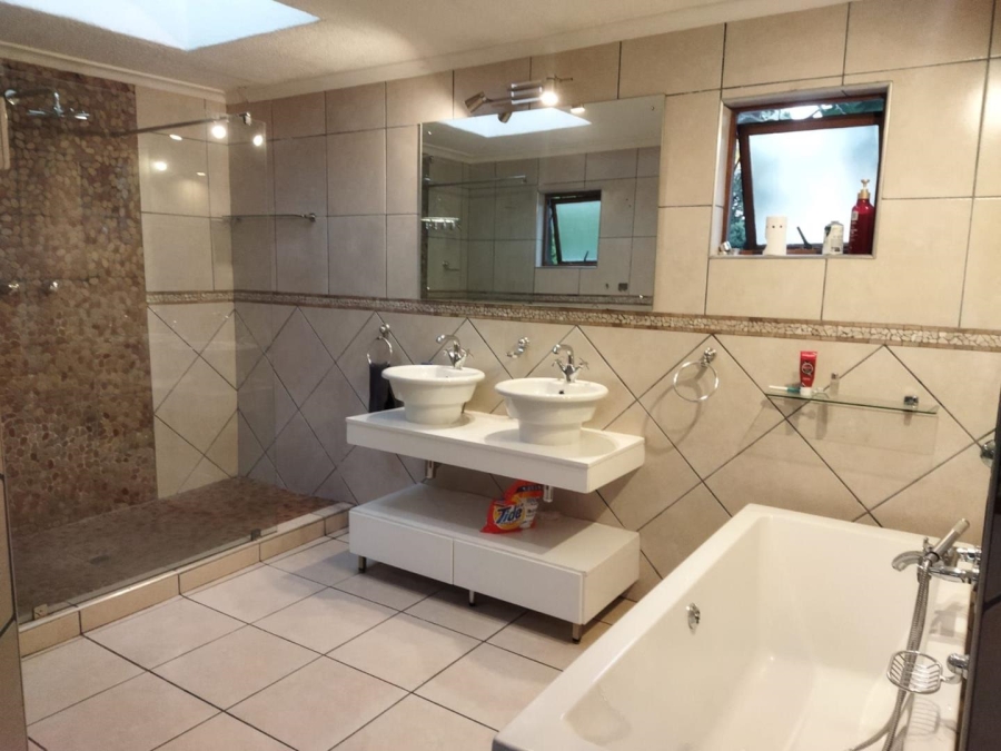 5 Bedroom Property for Sale in Dowerglen Ext 5 Gauteng