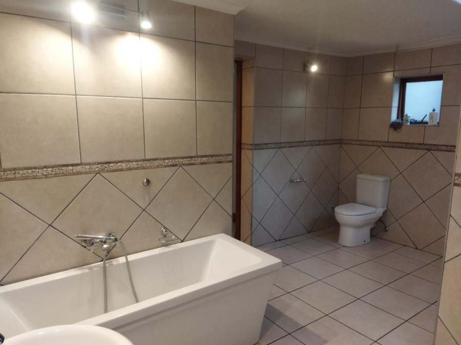 5 Bedroom Property for Sale in Dowerglen Ext 5 Gauteng