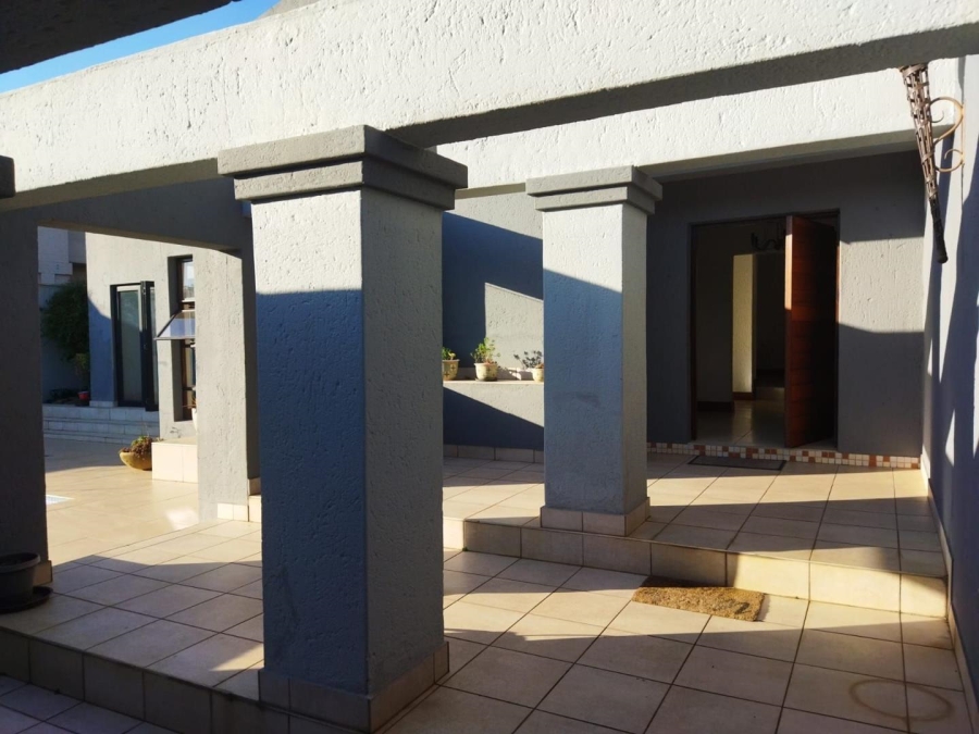 5 Bedroom Property for Sale in Dowerglen Ext 5 Gauteng