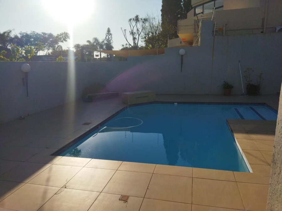 5 Bedroom Property for Sale in Dowerglen Ext 5 Gauteng