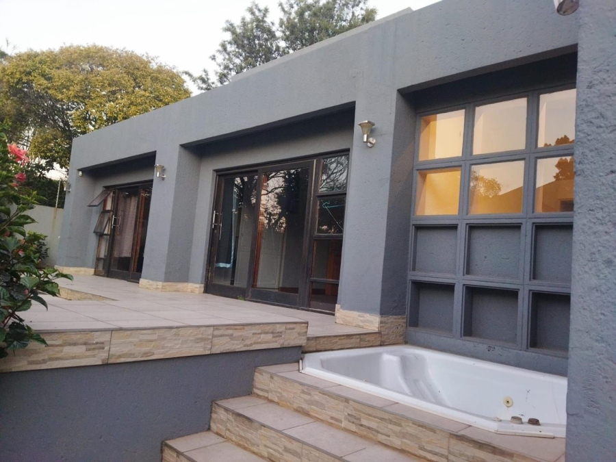 5 Bedroom Property for Sale in Dowerglen Ext 5 Gauteng