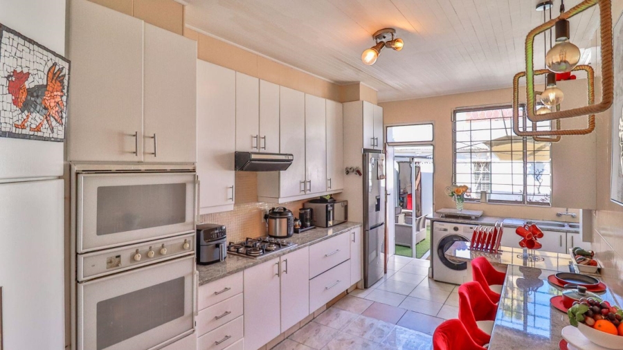 5 Bedroom Property for Sale in Orange Grove Gauteng