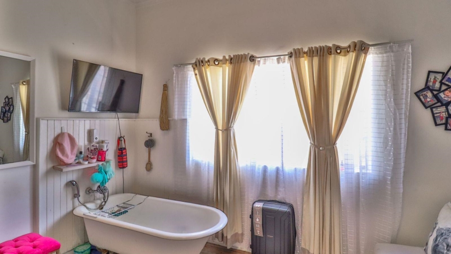 5 Bedroom Property for Sale in Orange Grove Gauteng