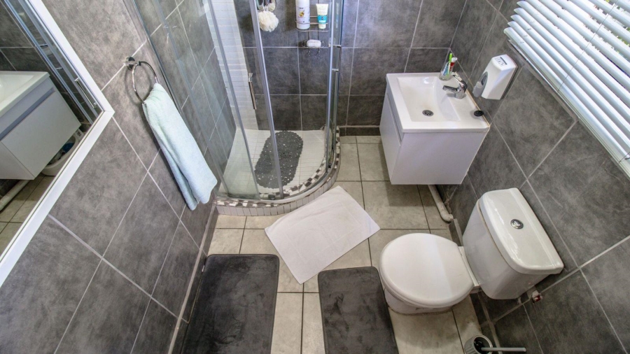 5 Bedroom Property for Sale in Orange Grove Gauteng