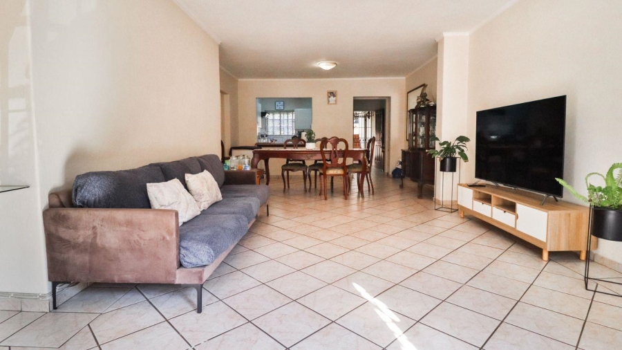 2 Bedroom Property for Sale in Atholl Gauteng