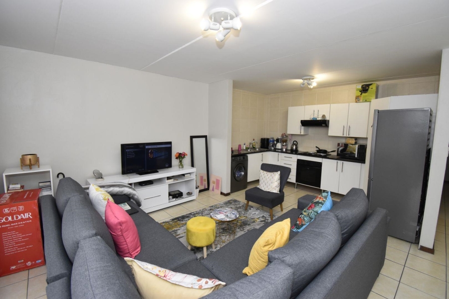 To Let 1 Bedroom Property for Rent in Sonneglans Gauteng