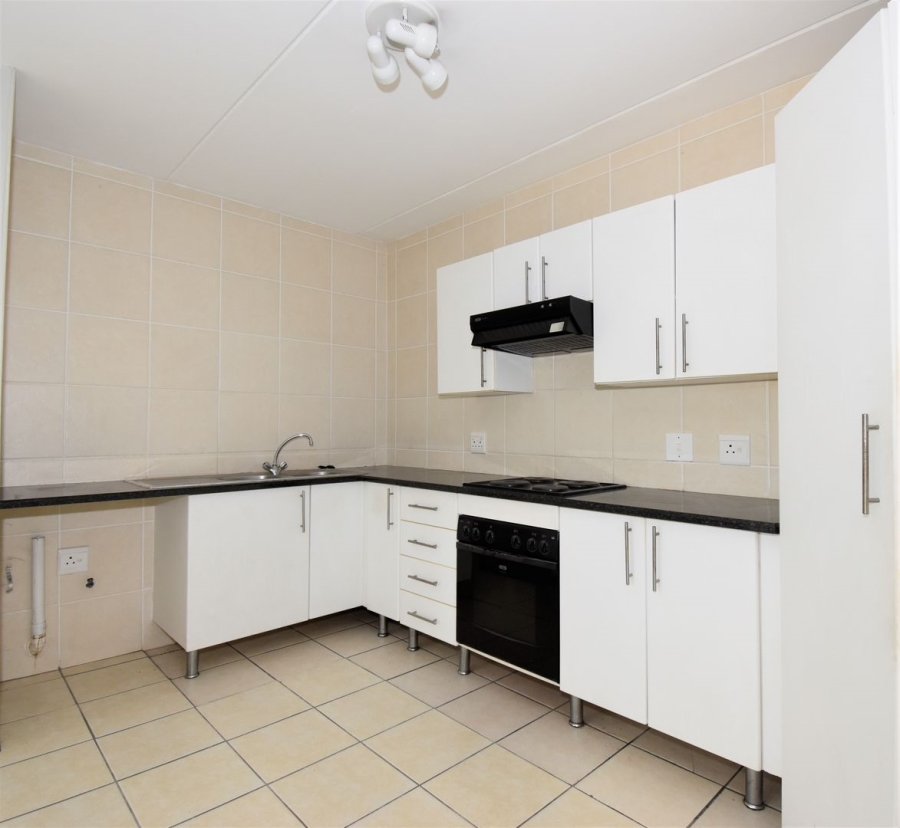To Let 1 Bedroom Property for Rent in Sonneglans Gauteng