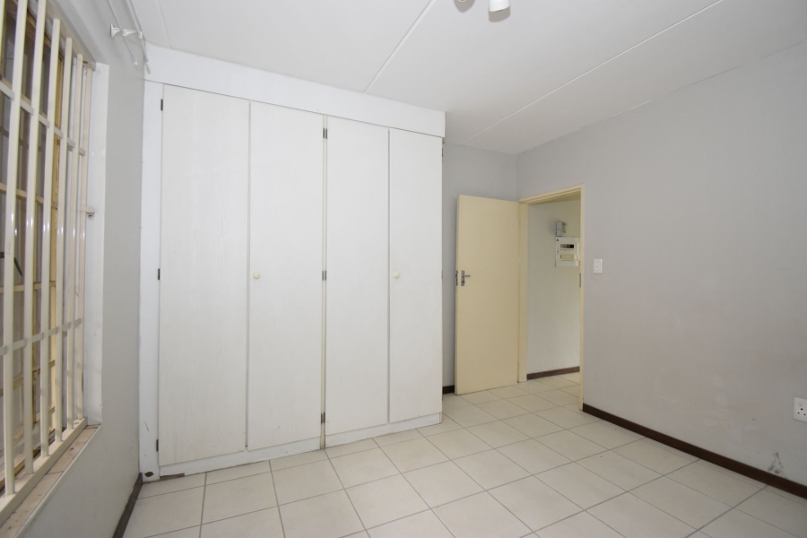 To Let 1 Bedroom Property for Rent in Sonneglans Gauteng
