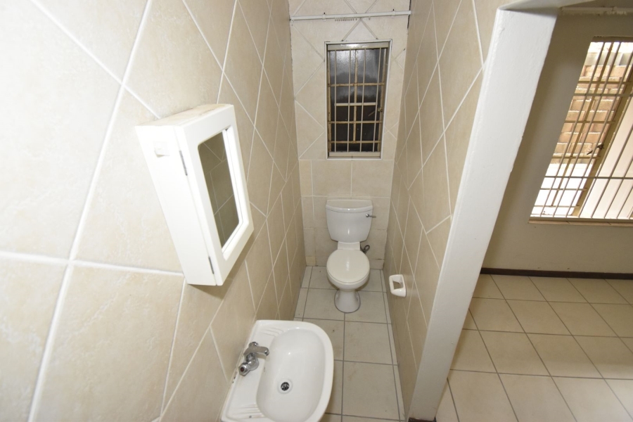 To Let 1 Bedroom Property for Rent in Sonneglans Gauteng