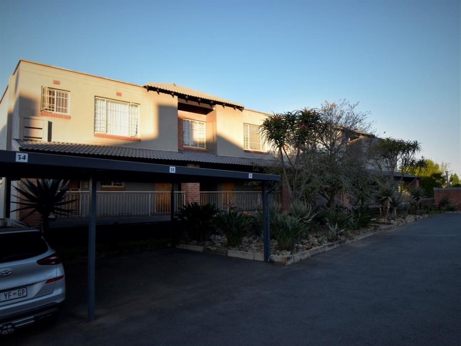 To Let 1 Bedroom Property for Rent in Sonneglans Gauteng