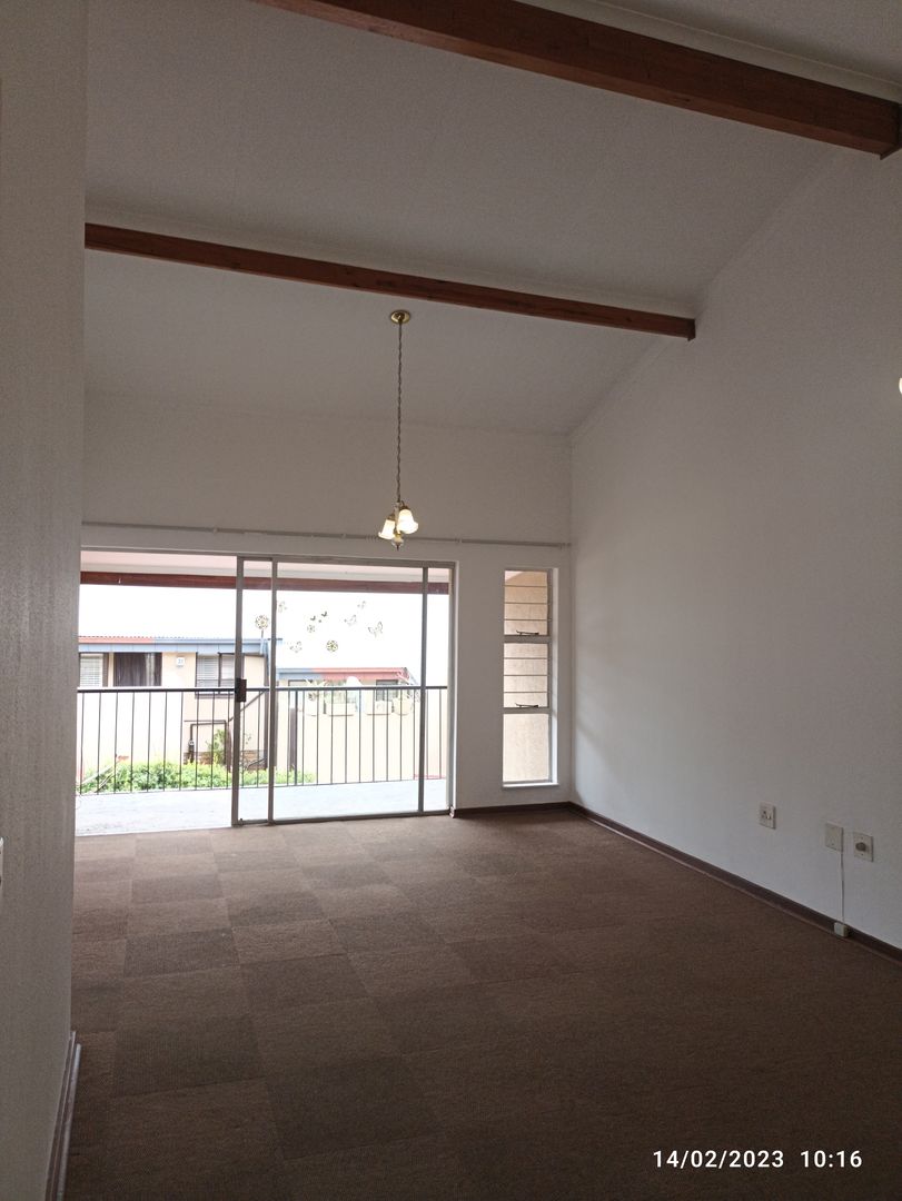To Let 2 Bedroom Property for Rent in Sonneglans Gauteng