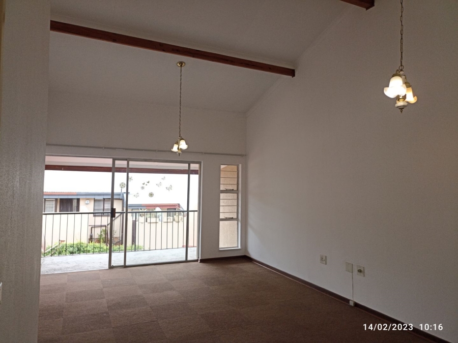 To Let 2 Bedroom Property for Rent in Sonneglans Gauteng
