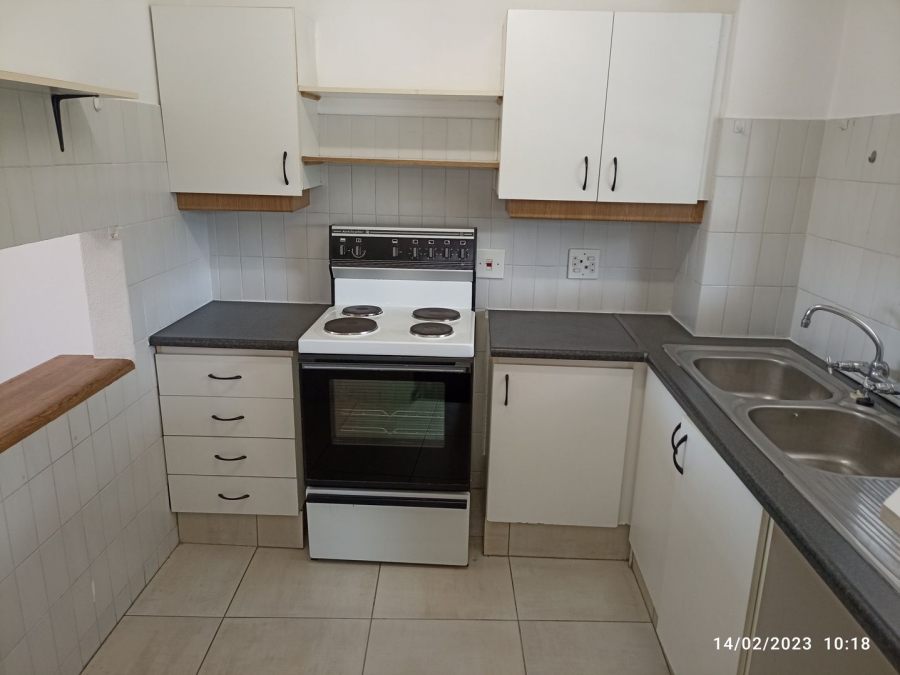 To Let 2 Bedroom Property for Rent in Sonneglans Gauteng