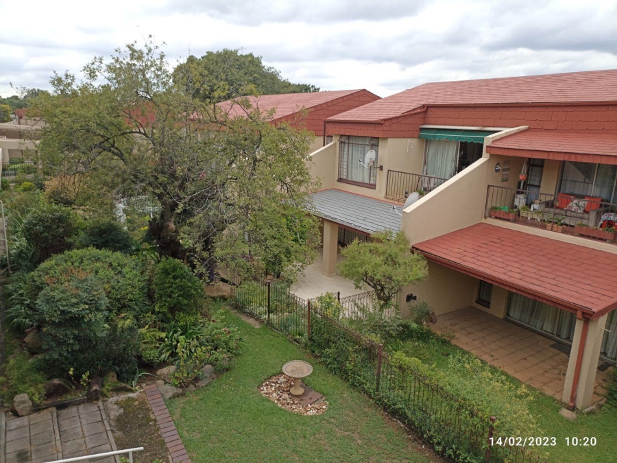 To Let 2 Bedroom Property for Rent in Sonneglans Gauteng