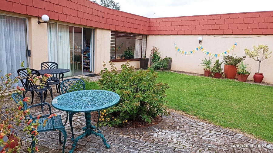 To Let 2 Bedroom Property for Rent in Sonneglans Gauteng
