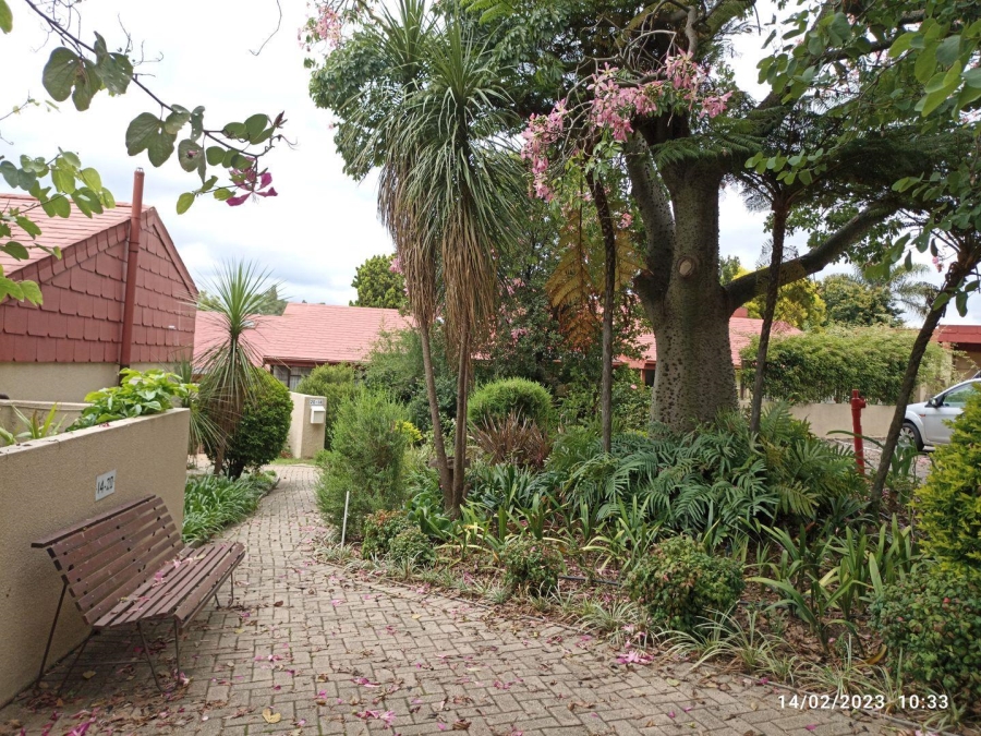 To Let 2 Bedroom Property for Rent in Sonneglans Gauteng