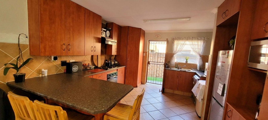 3 Bedroom Property for Sale in Bonaero Park Gauteng