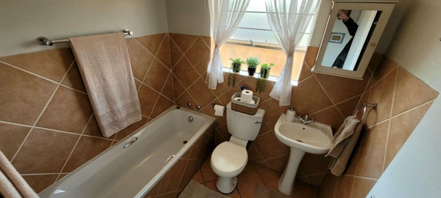 3 Bedroom Property for Sale in Bonaero Park Gauteng