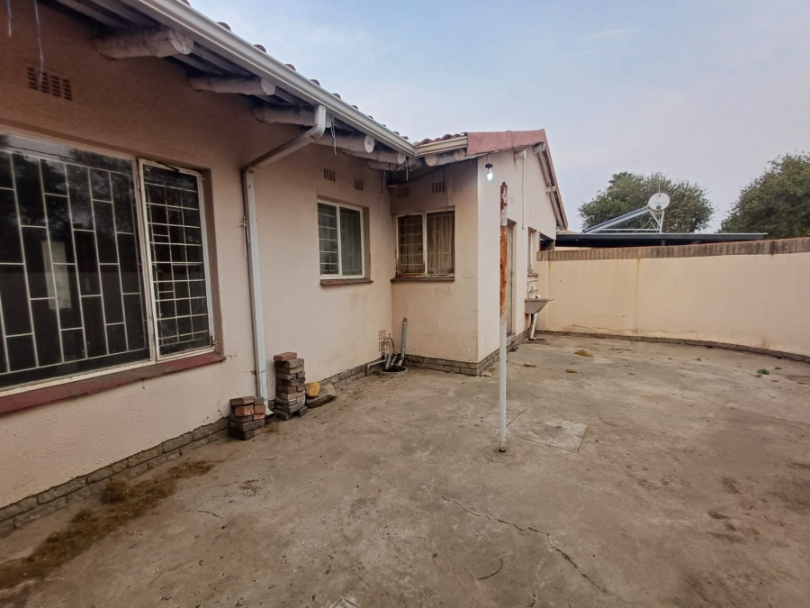 5 Bedroom Property for Sale in Dersley Gauteng