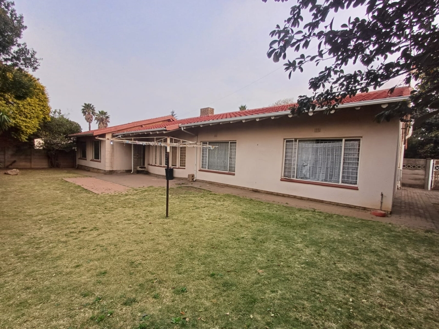 5 Bedroom Property for Sale in Dersley Gauteng