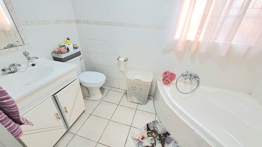 3 Bedroom Property for Sale in Three Rivers Gauteng