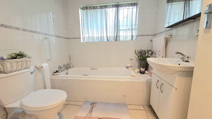 3 Bedroom Property for Sale in Three Rivers Gauteng