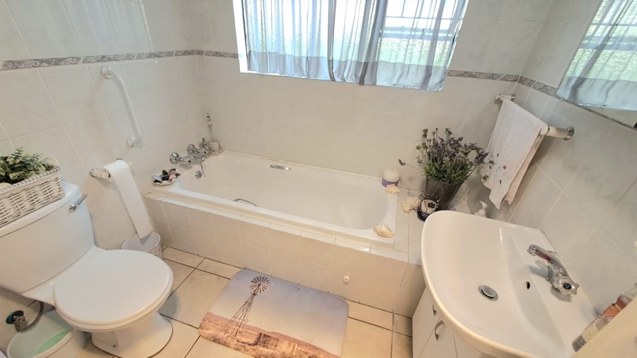 3 Bedroom Property for Sale in Three Rivers Gauteng