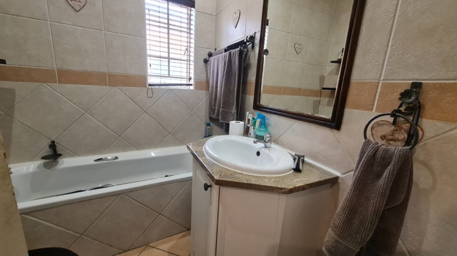 2 Bedroom Property for Sale in Equestria Gauteng