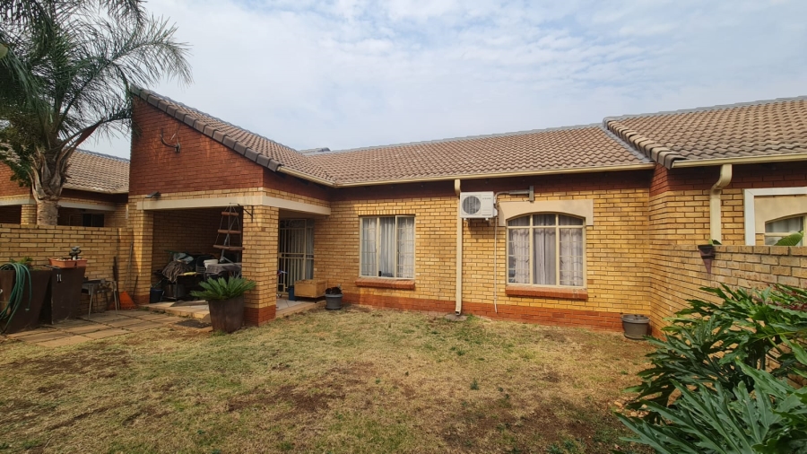 2 Bedroom Property for Sale in Equestria Gauteng