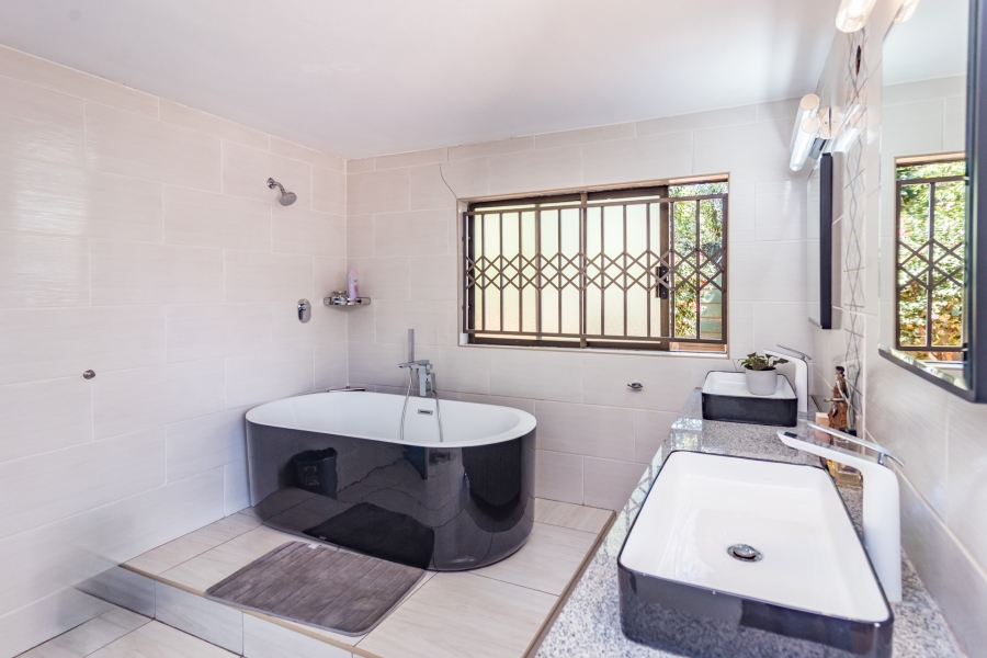 10 Bedroom Property for Sale in Bedfordview Gauteng