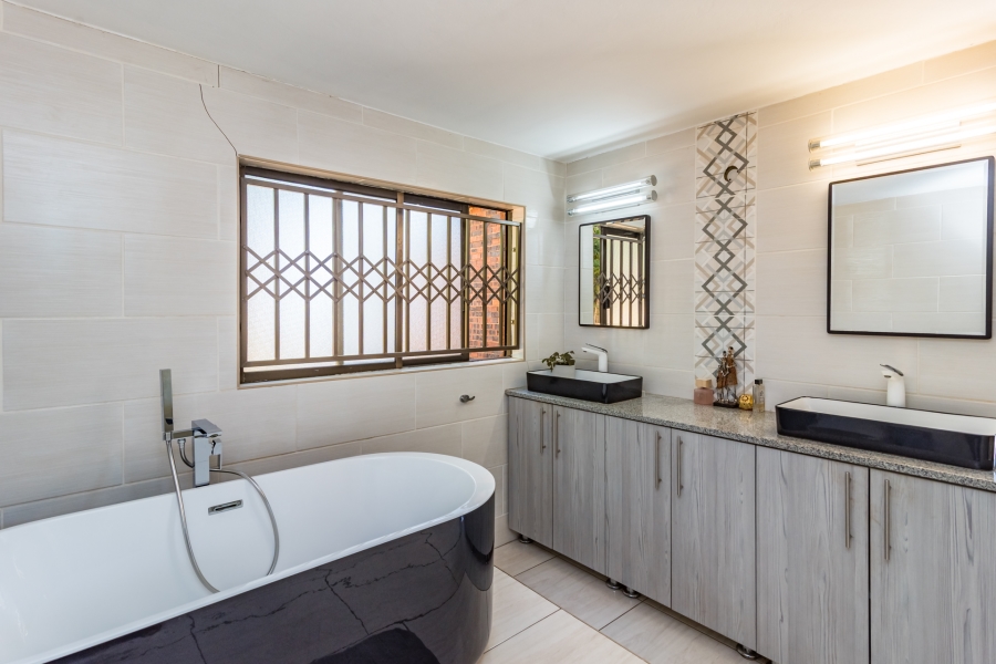 10 Bedroom Property for Sale in Bedfordview Gauteng