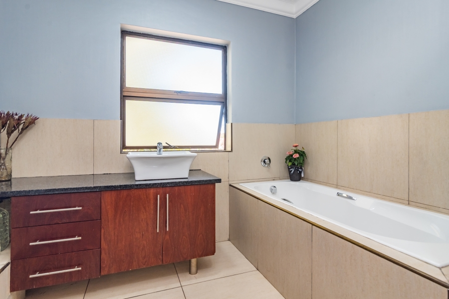 10 Bedroom Property for Sale in Bedfordview Gauteng