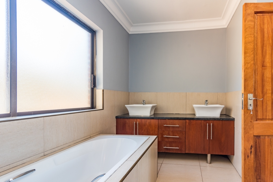 10 Bedroom Property for Sale in Bedfordview Gauteng
