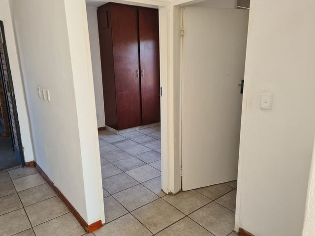 To Let 1 Bedroom Property for Rent in Discovery Gauteng