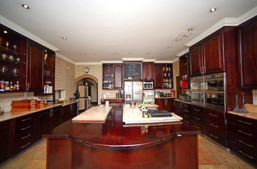 7 Bedroom Property for Sale in Lakefield Gauteng