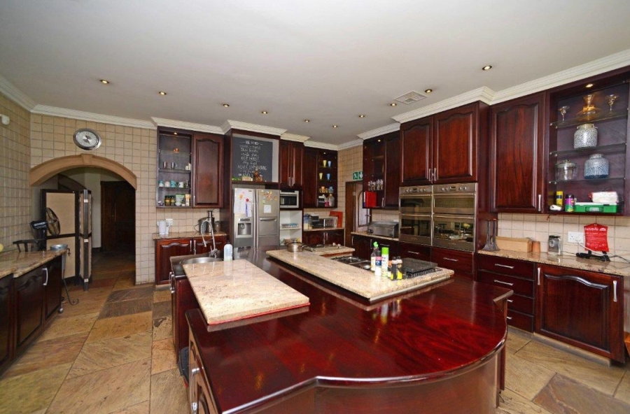 7 Bedroom Property for Sale in Lakefield Gauteng