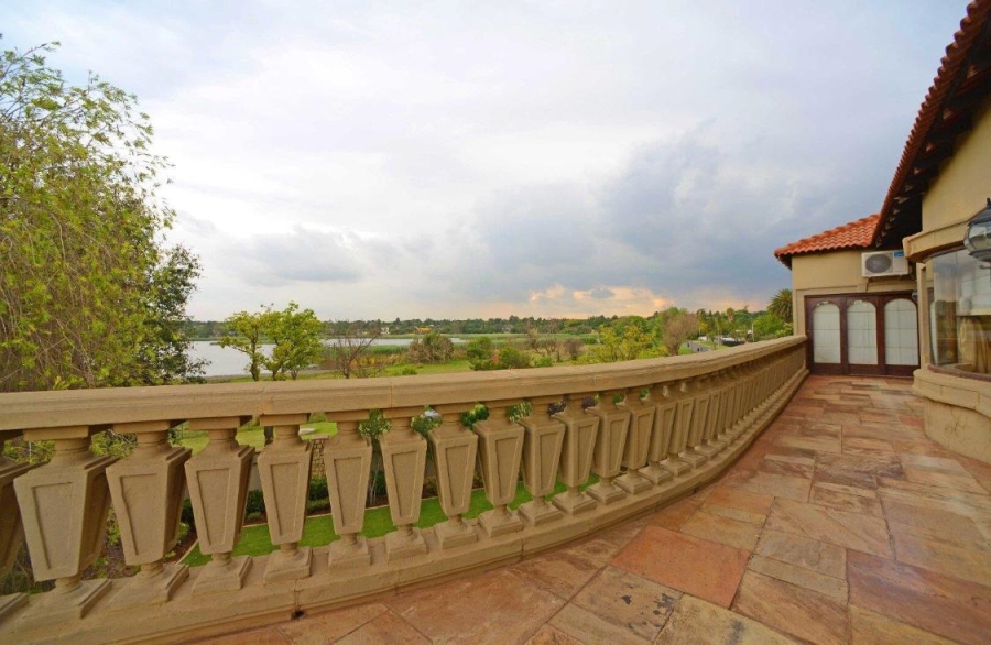 7 Bedroom Property for Sale in Lakefield Gauteng