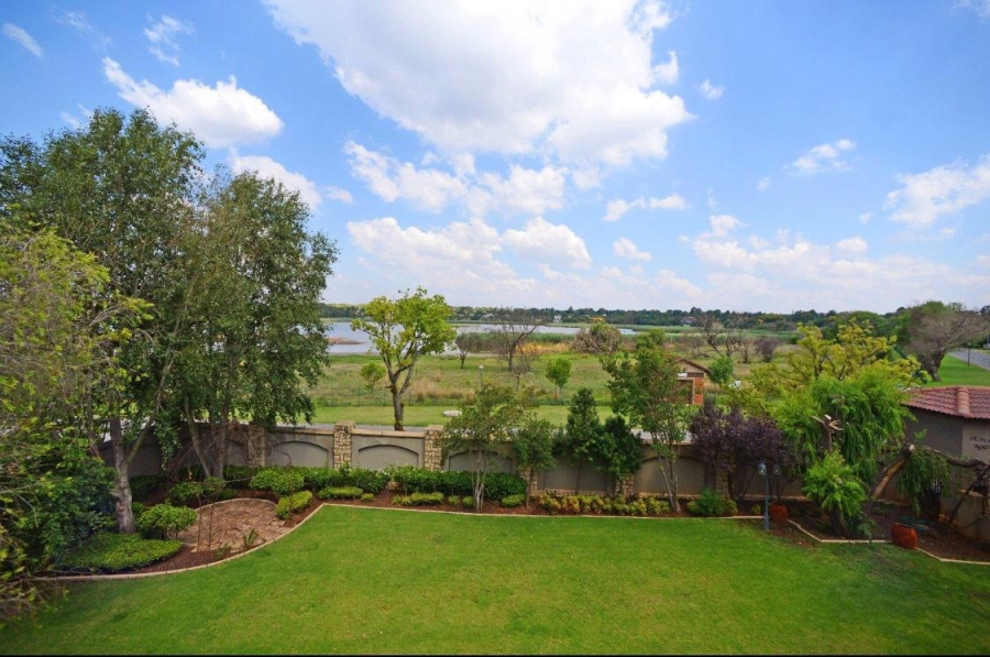 7 Bedroom Property for Sale in Lakefield Gauteng