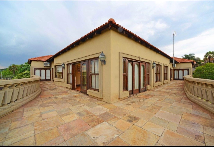 7 Bedroom Property for Sale in Lakefield Gauteng