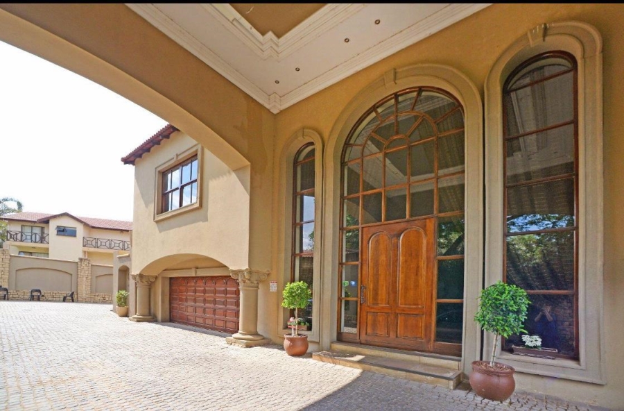 7 Bedroom Property for Sale in Lakefield Gauteng