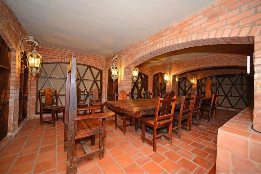 7 Bedroom Property for Sale in Lakefield Gauteng